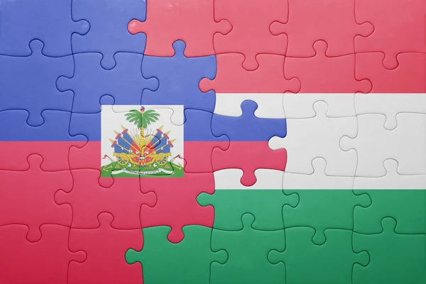 Rompecabezas con la bandera nacional de haiti y hungary — Foto de Stock