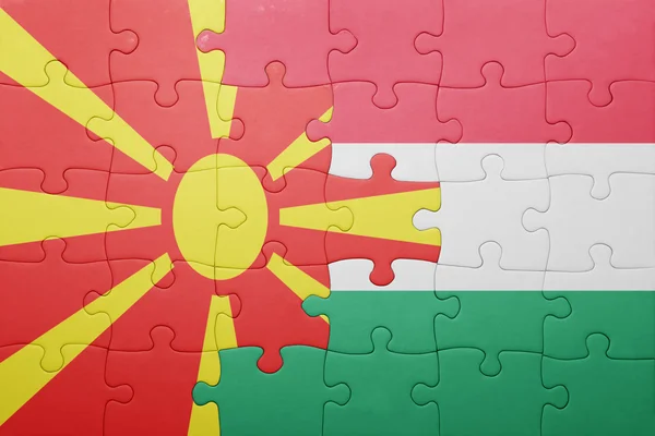 Rompecabezas con la bandera nacional de macedonia y húngaro — Foto de Stock