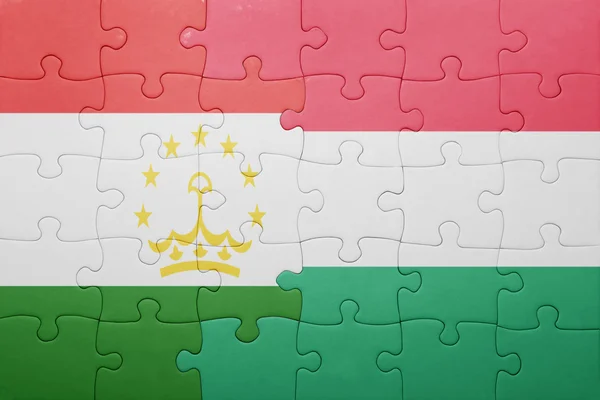 Puzzle mit der Nationalflagge von Tadschikistan und Ungarn — Stockfoto