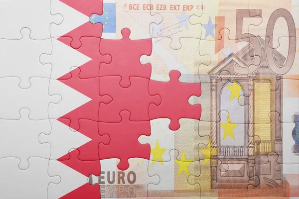 Quebra-cabeças com a bandeira nacional do bahrein e notas de euro — Fotografia de Stock