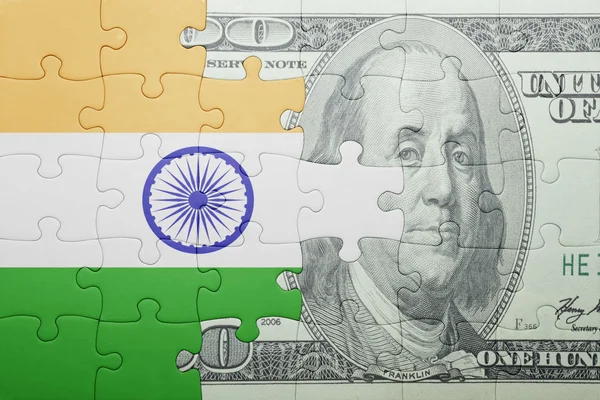 Puzzle avec le drapeau national de l'Inde et le billet en dollar — Photo