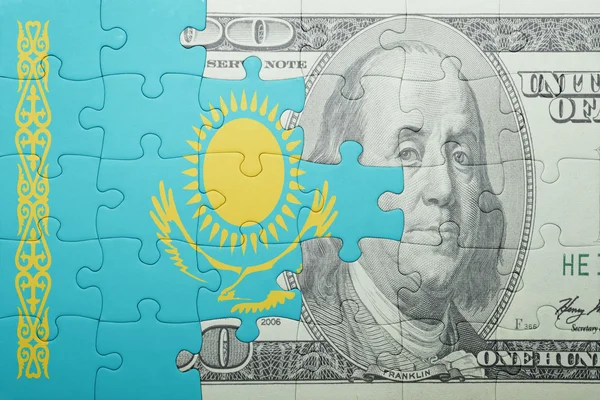 Puzzle s národní vlajkou Kazachstánu a dolar bankovek — Stock fotografie