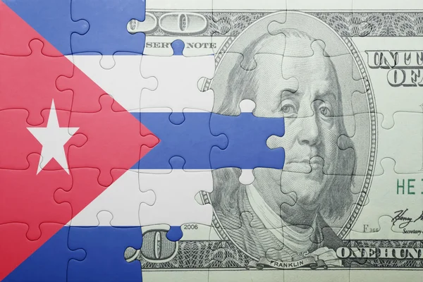 Rompecabezas con la bandera nacional de Cuba y el billete de dólar — Foto de Stock