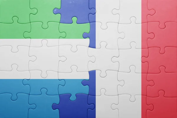 Puzzle avec le drapeau national de la Sierra Leone et de la France — Photo