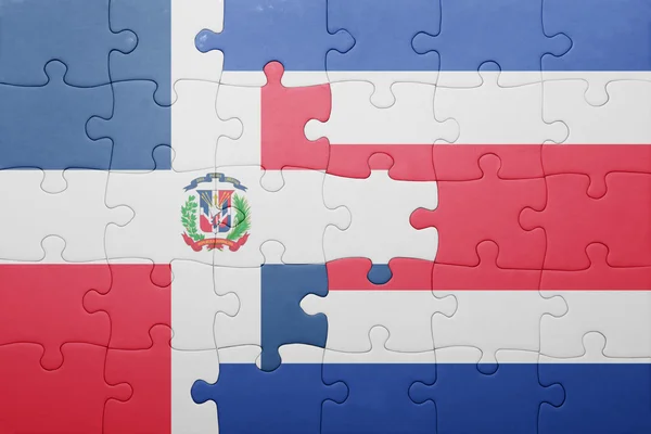 Puzzle mit der Nationalflagge Costa Ricas und der Dominikanischen Republik — Stockfoto