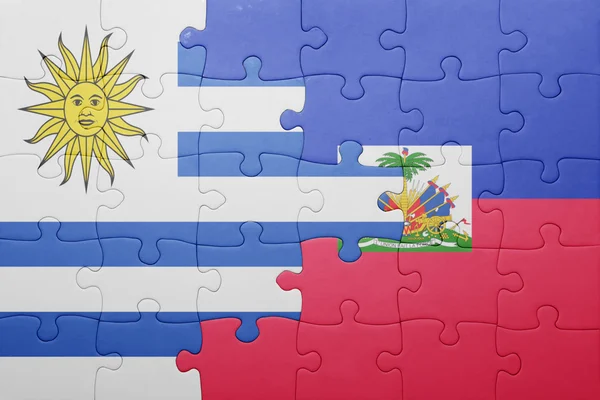Rompecabezas con la bandera nacional de haiti y uruguay — Foto de Stock