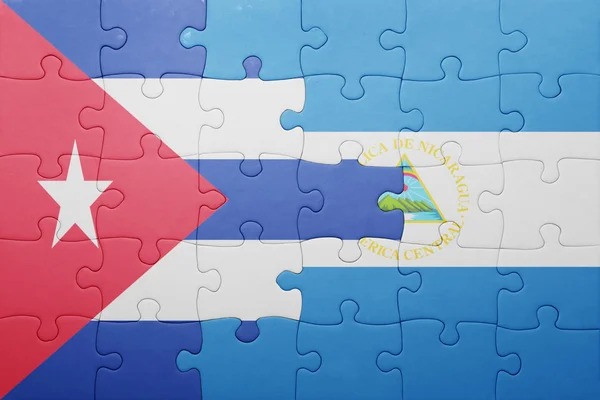 Puzzle com a bandeira nacional de nicarágua e cuba — Fotografia de Stock