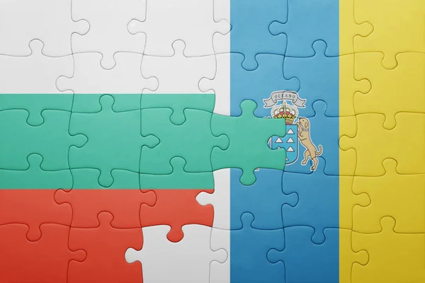 Puzzle con la bandiera nazionale delle isole canarie e bulgaria — Foto Stock