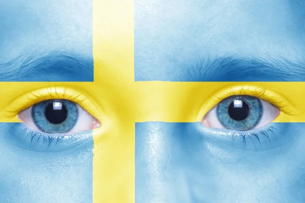 孩子的脸与瑞典国旗 — 图库照片
