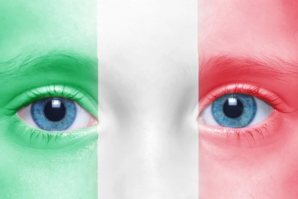 Cara de niño con bandera italiana — Foto de Stock