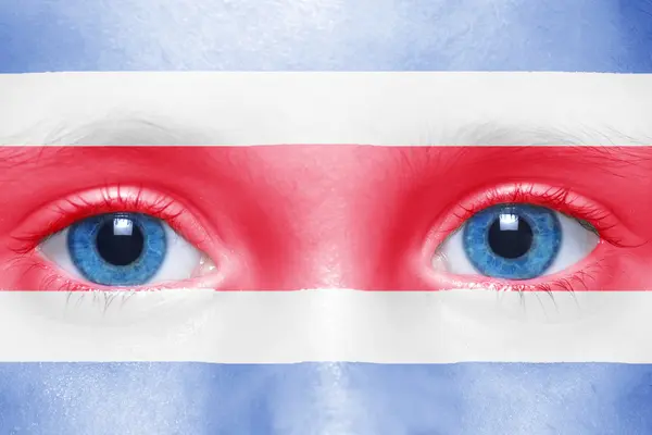 人間のコスタリカの旗と顔 — ストック写真