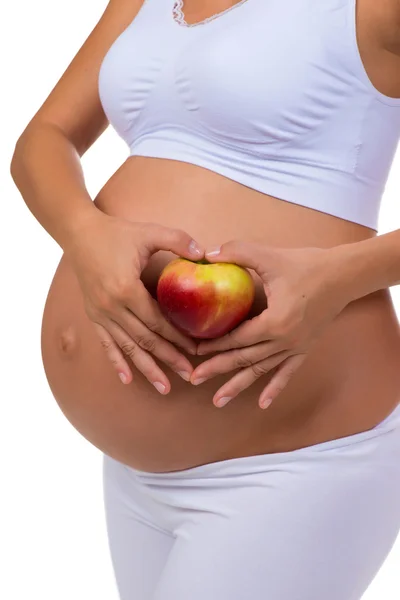 Mulher grávida segurando uma maçã. Vitaminas e alimentos saudáveis durante a gravidez — Fotografia de Stock