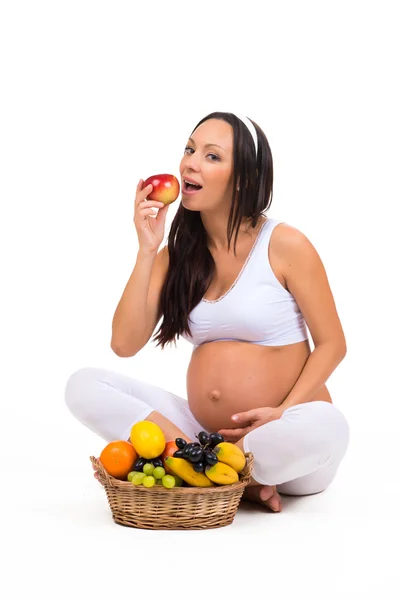 Nutrición adecuada durante el embarazo. Vitaminas y frutas. Mujeres embarazadas comiendo manzana —  Fotos de Stock