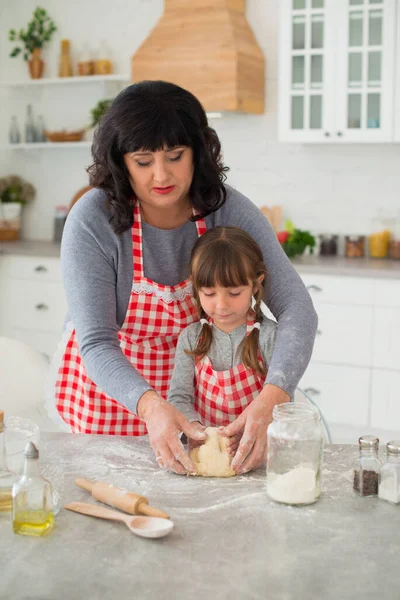 Family Traditions Grandmother Granddaughter Cook Together Kitchen Knead Dough — Stock Photo, Image