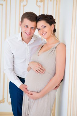 güzel hamile çift bekliyor bebek