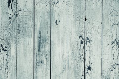 arka plan beyaz tahtalar eski yıpranmış.