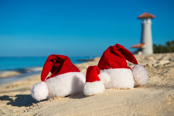 Vacances de Nouvel An et vacances de Noël à la mer. Voyage en famille avec les enfants au bord de la mer . — Photo