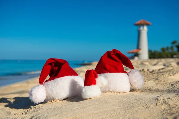 Vacanze di Capodanno e vacanze di Natale al mare. Viaggio in famiglia con i bambini in riva al mare . — Foto Stock