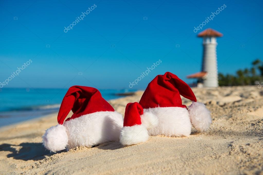 Férias de Ano Novo e férias de Natal no Mar. Viagem em família com as crianças ao litoral . — Fotografias de Stock © Yarkovoy #87090522 Férias de Ano Novo e férias de Natal no Mar. Viagem em família com as crianças ao litoral . — Fotografias de Stock © Yarkovoy #87090522