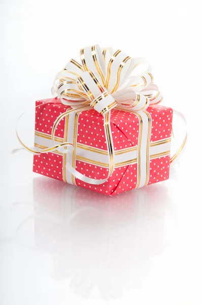 Gift with white bow on a white background. — Stock Photo, Image