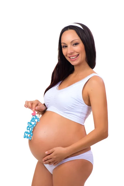 Szczęśliwa ciąża. Uśmiechnięta kobieta w ciąży trzyma w pobliżu brzuch niebieski etykieta "Baby" dla noworodka — Zdjęcie stockowe