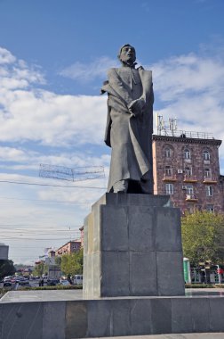 Süren Spandaryan. Anıt Ermenistan'da