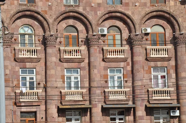 Фасад жилого дома Армения — стоковое фото