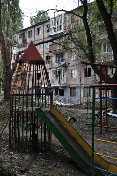 在战争地带 kharts 顿涅茨克地区住宅建筑 — 图库照片