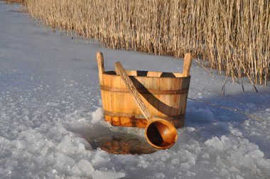Buz delik yakınındaki Rus banyosu için aksesuarlar