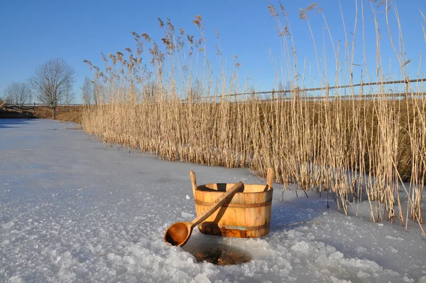 Accesorios para Baño ruso cerca del agujero de hielo Imagen De Stock