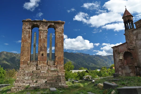 Monument - gravsten i Odzun kloster. Armenien — Stockfoto