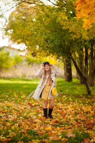 Blonde Girl Beige Trench Coat Black Cap Boots Bright Yellow — Stock Photo, Image