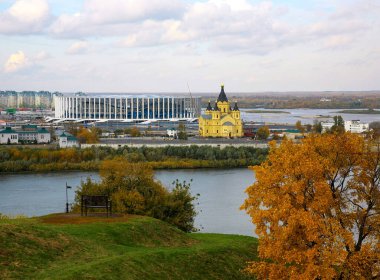 Oka ve Volga nehirlerinin birleştiği antik Rus şehri Nizhny Novgorod 'un sonbahar manzarası