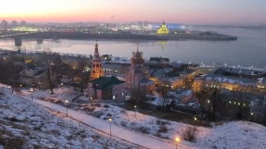 Nizhny Novgorod 'un kış akşamı manzarası