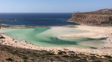 Yunanistan 'ın Girit adasındaki Gramvousa yarımadasındaki Balos gölü ve plajı