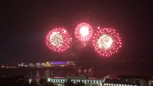 Beautiful evening fireworks in Nizhny Novgorod — Stock Video