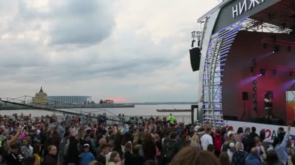 Nizhny Novgorod Ρωσία Ιουνίου 2021 Συναυλία Στο Ανάχωμα Nizhne Volzhskaya — Αρχείο Βίντεο