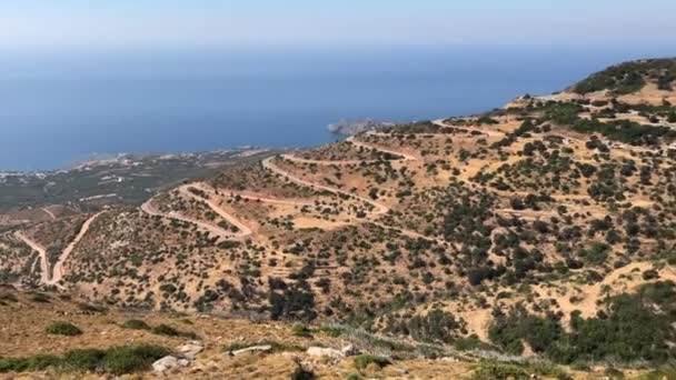 Escénica carretera serpenteante en el fondo del mar en la isla de Creta en Grecia — Vídeo de stock