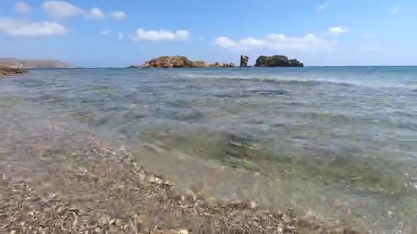 Átlátszó tiszta tenger Vai strand Kréta sziget Görögország — Stock videók