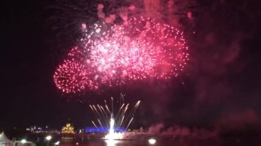  Nizhny Novgorod 'da yaz havai fişekleri