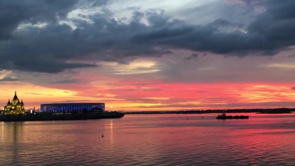 Καλοκαίρι Ροζ Ηλιοβασίλεμα Σύννεφα Καταιγίδας Στο Nizhny Novgorod — Αρχείο Βίντεο
