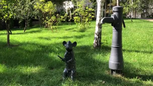 Nischni Nowgorod Russland September 2021 Lustige Skulptur Einer Feuerwehrmaus Und — Stockvideo
