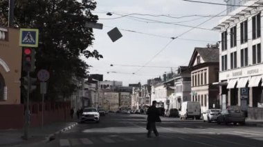 Nizhny Novgorod, Rusya - 19 Eylül 2021: İzin gününde Piskunov 'un merkez sokaklarından biri. İnsanların acelesi yok. Neredeyse hiç araba yok..
