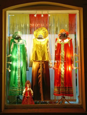 Rus geleneksel kostümleri