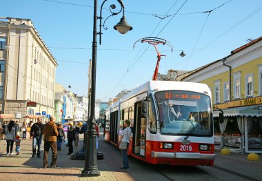 kutlama rozhdestvenskaya sokak üzerinde yeni tramvay