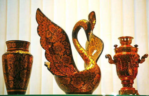 Традиционная русская цветочная декоративная хохлома деревянная — стоковое фото