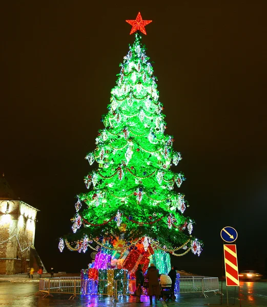 Minin quadrado decorado luz árvores de Natal com estrela vermelha — Fotografia de Stock