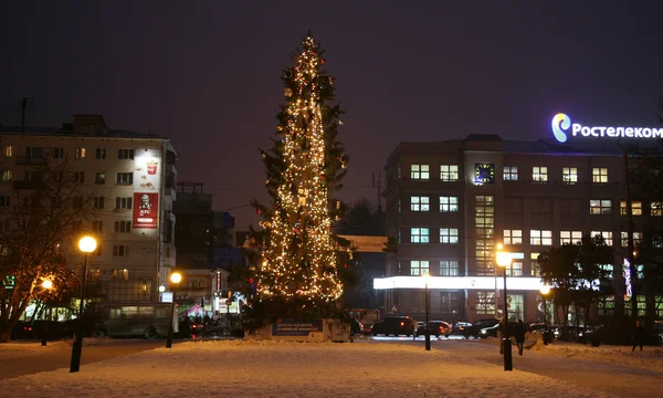 Kerstboom op Gorky vierkante Nizjni Novgorod in Rusland Stockfoto