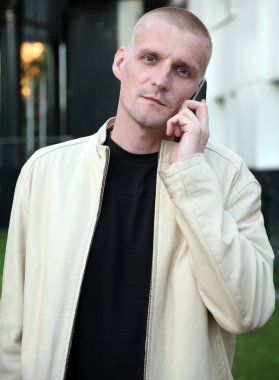 telefonda Street genç adam