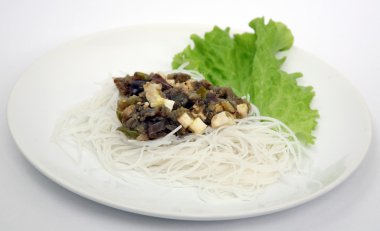 Pirinç Noodle sebze ve peynir ile